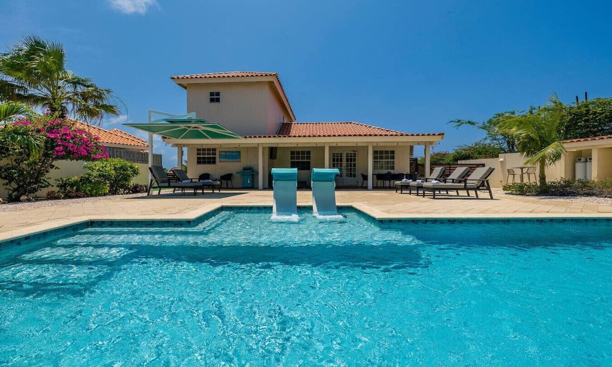 Boroncana Villa | 3BR Villa con Torre | Private Pool & Outdoor Oasis