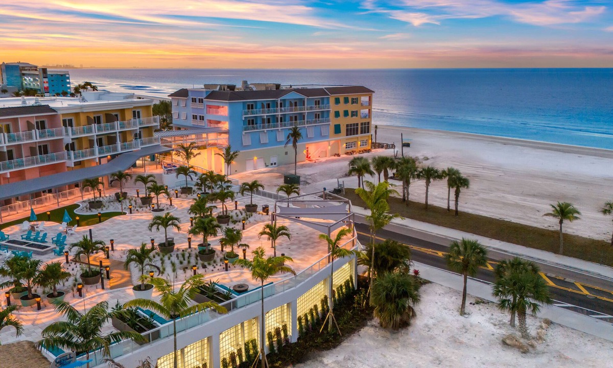 Fort Myers Beach Resort | 4 Oceanfront Rooms w/Outdoor Pool, Firepits + Near Fort Myers Beach