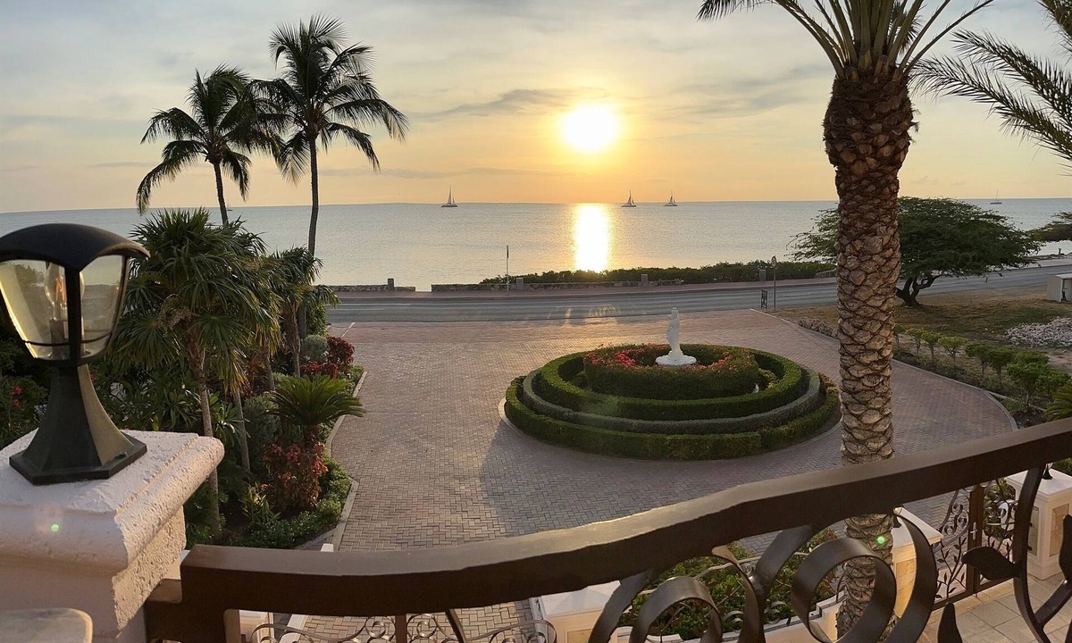 Malmok Villa | 5-Star Oceanfront Villa near The Ritz Pool & Stunning Views