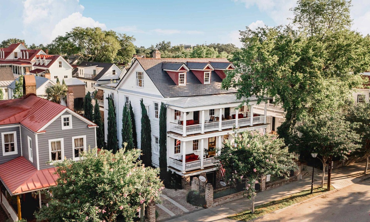 Cannonborough Elliotborough House | 9BR Antebellum Mansion | Sleeps 16 Downtown Charleston