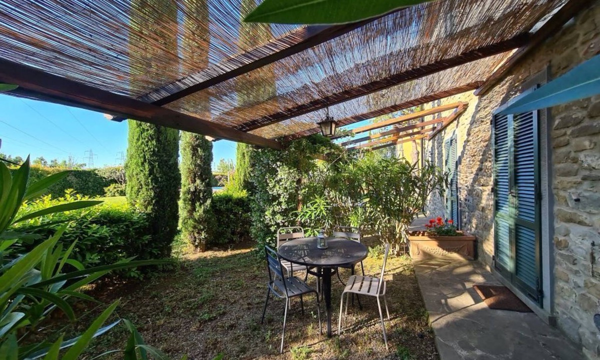 Camucia Apartment | Apt in 19th century farmhouse near Cortona, pool, garden and beautiful views