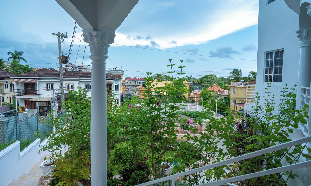 West Gate Hills Villa | Awaii Jamaica