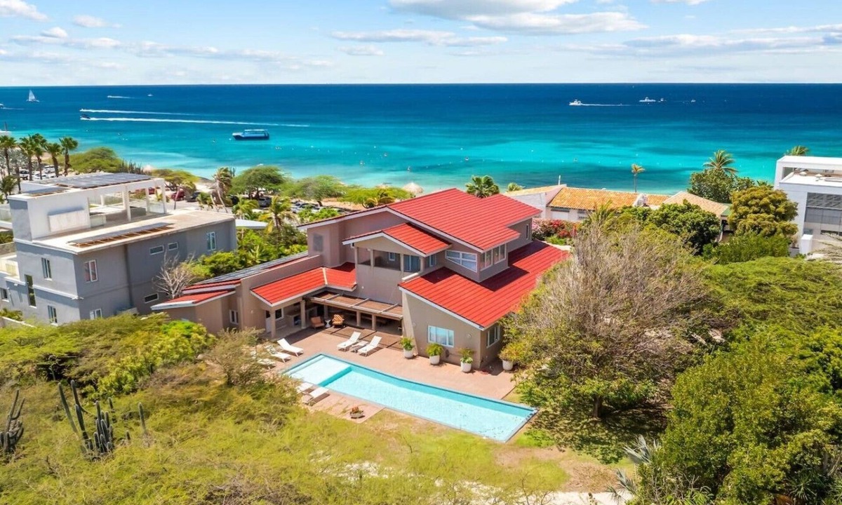 Malmok Villa | Beach Front 5BR Catalina Beach House by Bocobay