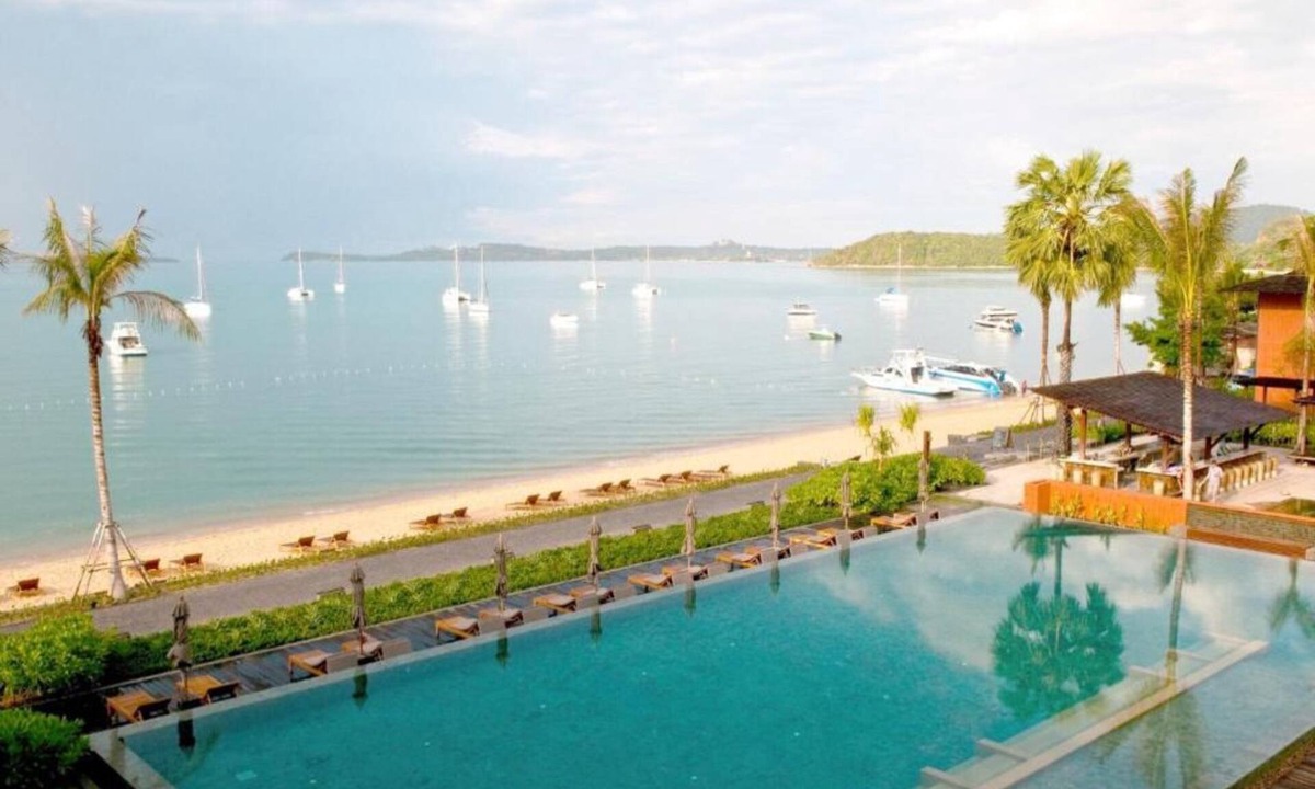 Bophut Hotel | Beachfront Room Near Fisherman’s Village – 550 Yards From Night Market