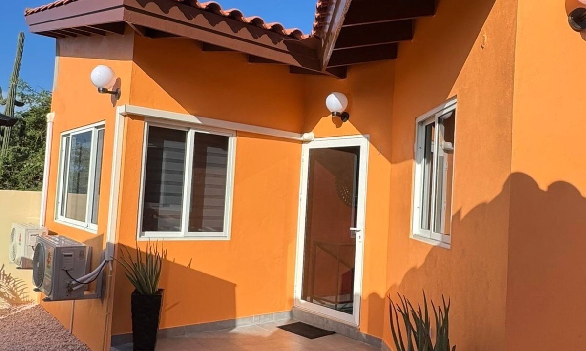 Moko Apartment | Charming 1-bedroom apartment in quaint Noord with WiFi, AC centralized .