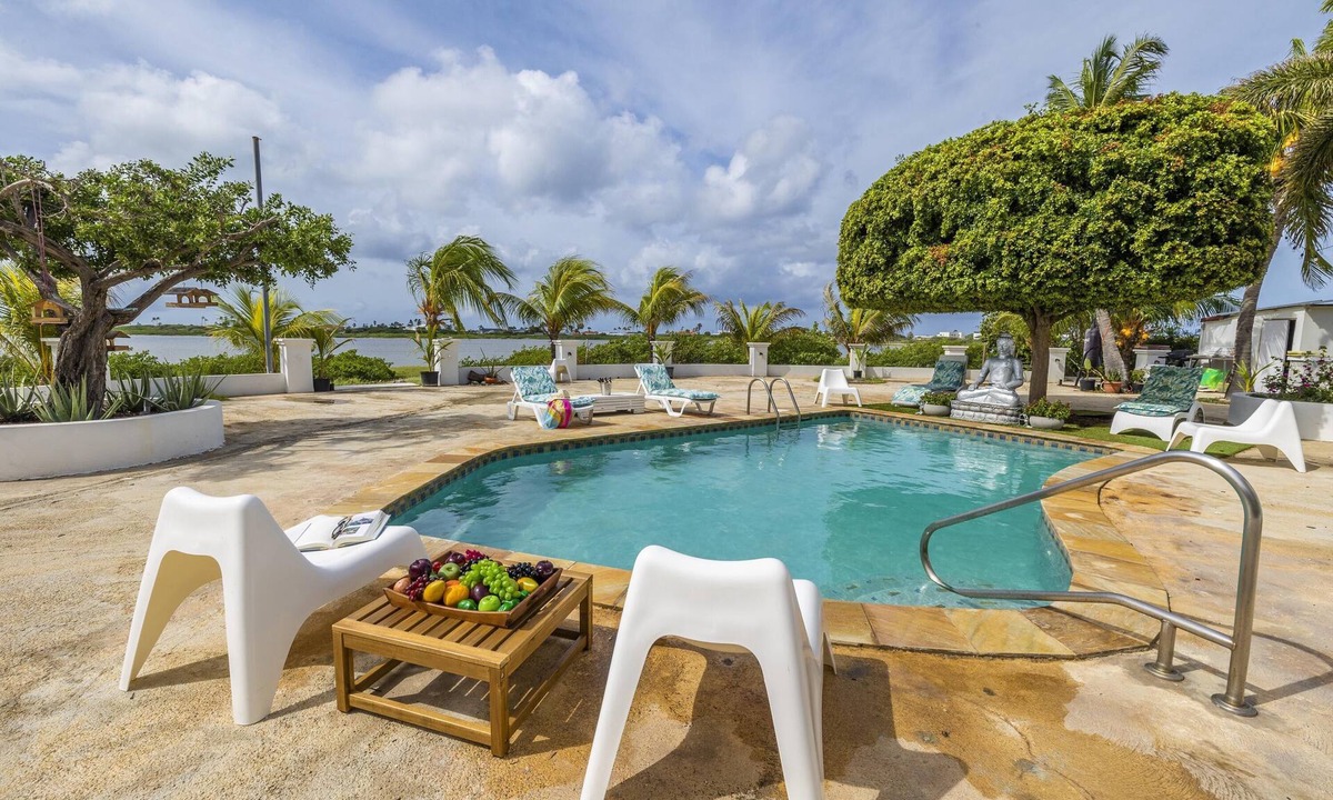 Gold Coast Apartment | Cozy Studio Great Location Pool Walk 2 Beach