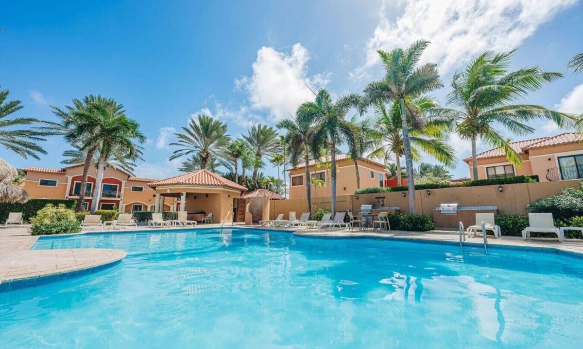 Gold Coast Villa | Diamante Royale at Gold Coast by Bocobay