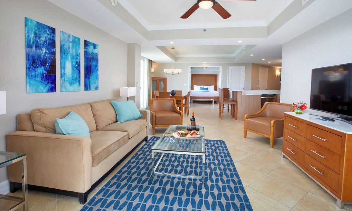 Palm Beach Hotel | Everything You Need for a Seamless and Enjoyable Stay! Free Parking, Pools!