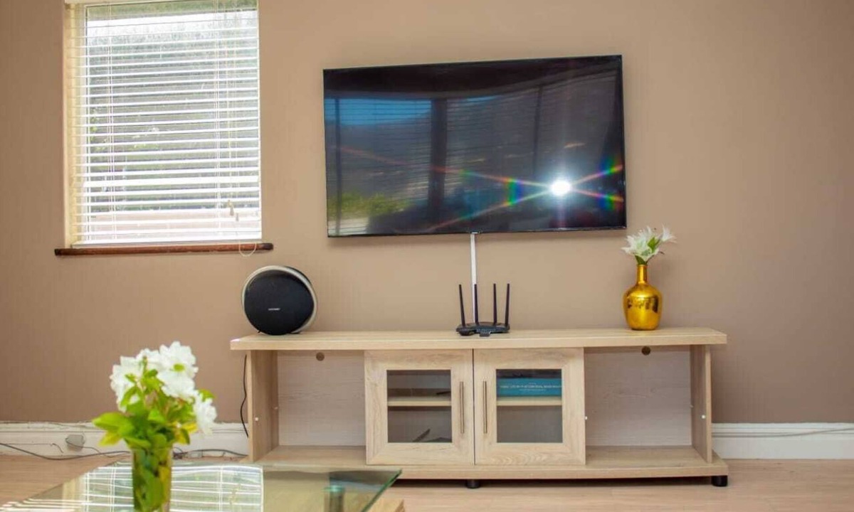 Hout Bay Villa | Fabulous 5-bedroom Beach House Stunning Views with WiFi in Hout Bay Cape Town