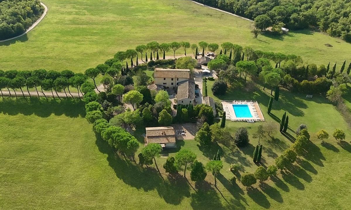 Colle di Val d'Elsa House | Group Retreat in Tuscany between Siena and Florence with Pool – Historic Borgo