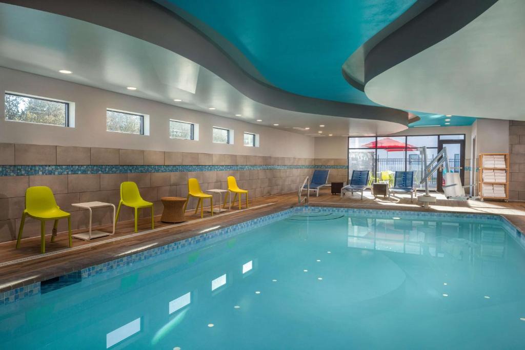 Larkspur Hotel | Home2 Suites By Hilton Bend, Or