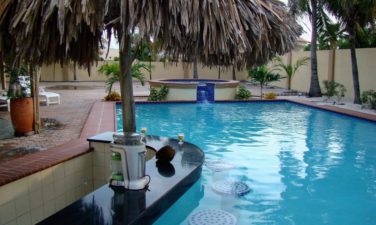 Palm Beach Villa | Huge Villa! Walk to Beach, Casinos, and Restaurants. Private Pool & Swim-up Bar.