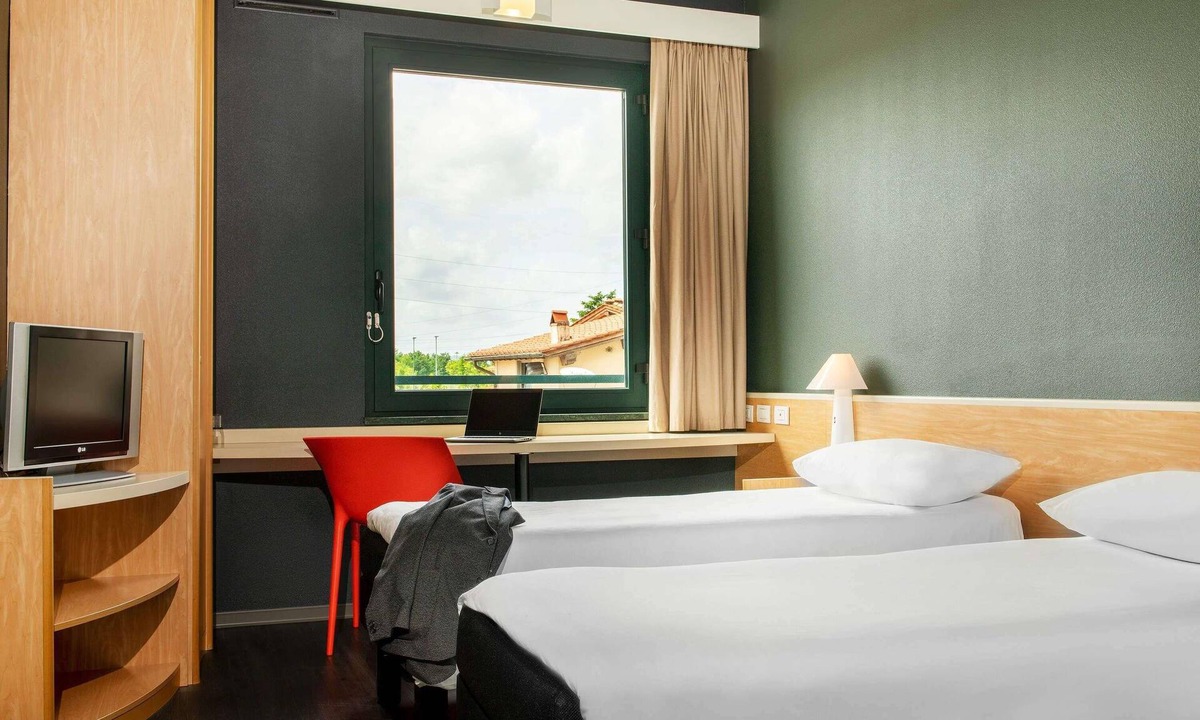 Campi Bisenzio Hotel | ibis Firenze Prato Est
