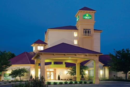 Southwest Colorado Springs Hotel | La Quinta Inn & Suites by Wyndham Colorado Springs South AP