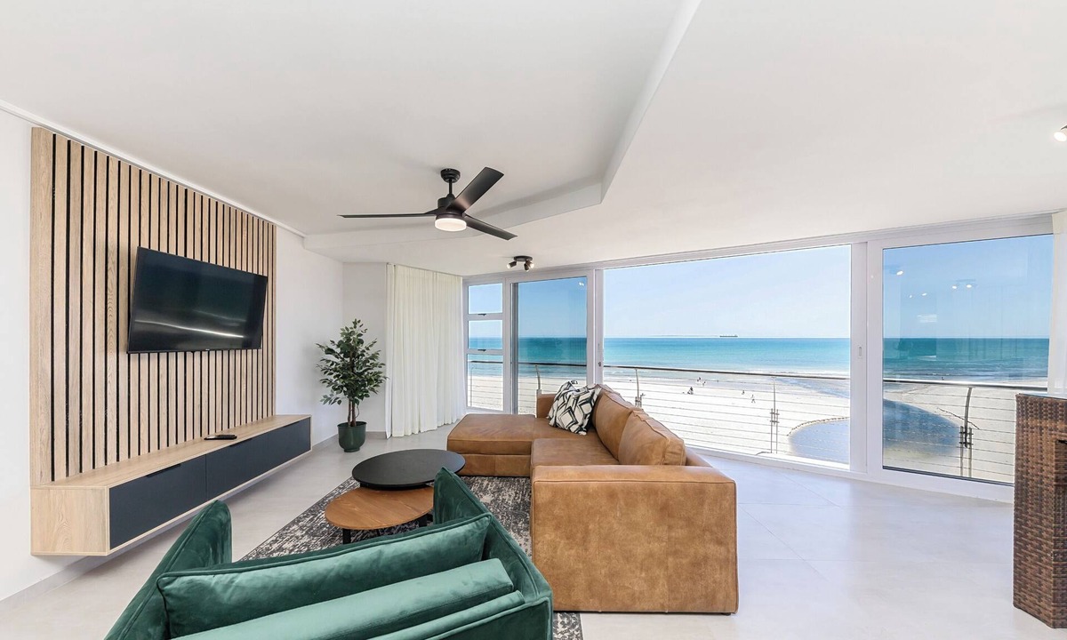 Lagoon Beach Apartment | Lagoon Beach Retreat | Ocean Views | Communal Pool