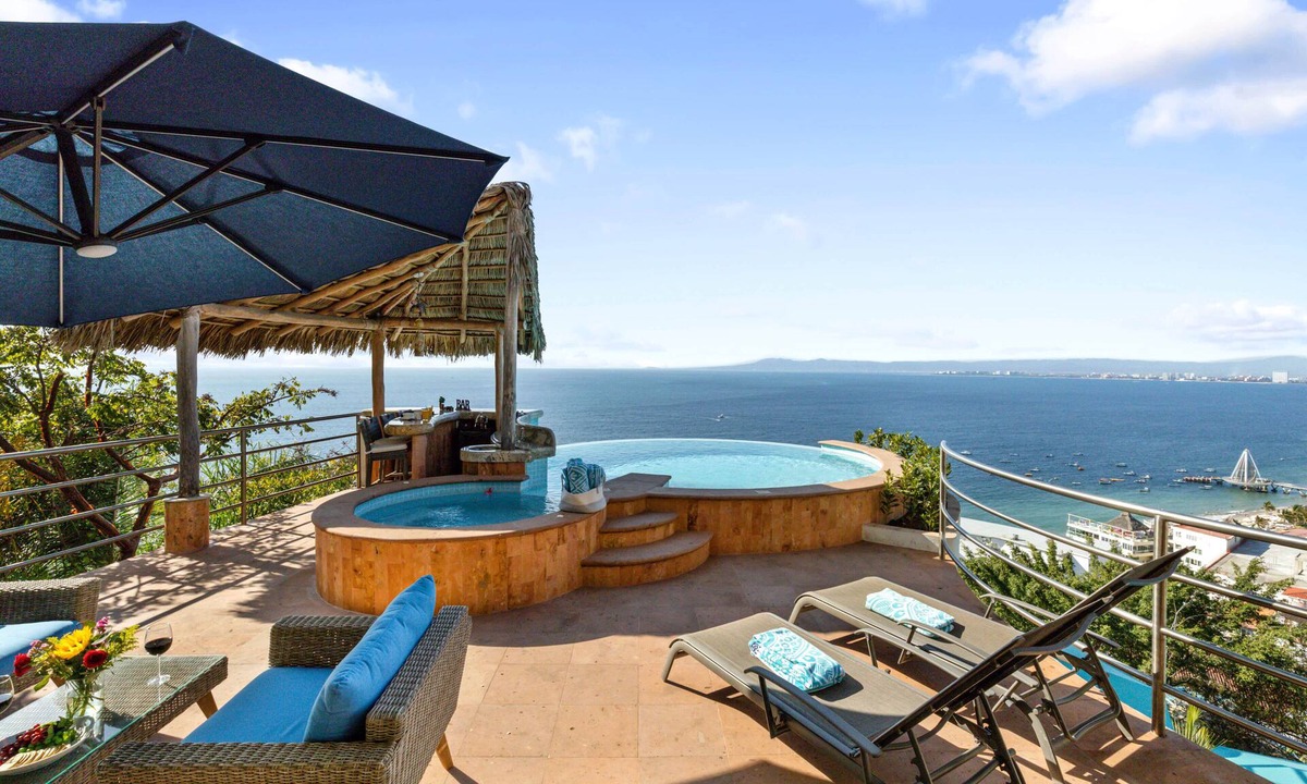 Amapas Villa | Luxury Private Infinity Pool Villa + 220° Ocean Views and 3 King BR