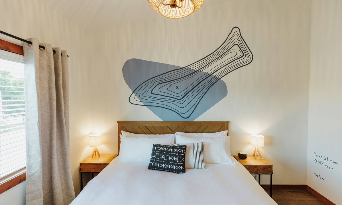 Kalispell Hotel | One Bedroom King Deluxe Suite with Full Kitchen and Washer/Dryer in the Heart of Kalispell, MT