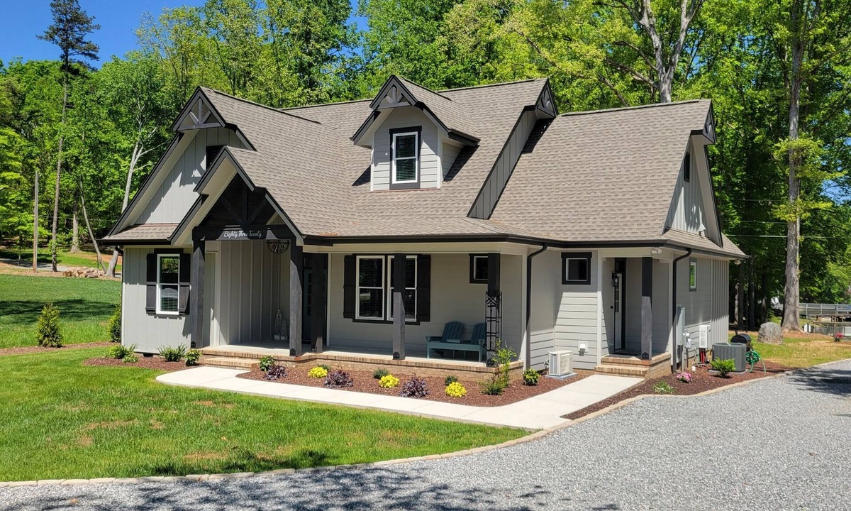 Lake Norman of Catawba House | Quiet lake getaway offering R&R with 2 electric bikes and optional sunset cruise