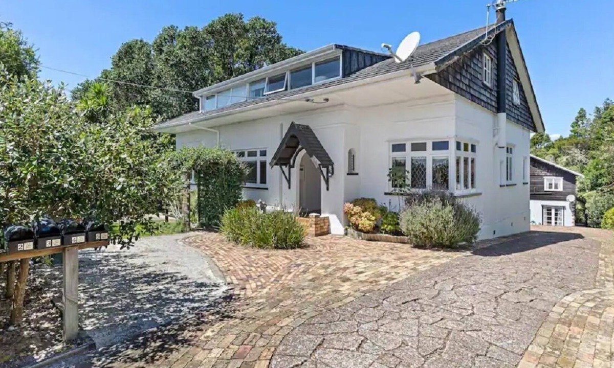 Birkenhead House | Stunning, 4 Bedroom Villa Conversion