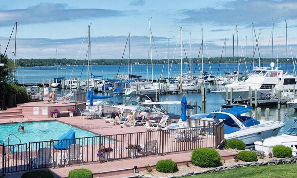 Charlevoix Condo | Stunning View BoatHouse Lake Charlevoix: Pool/Town