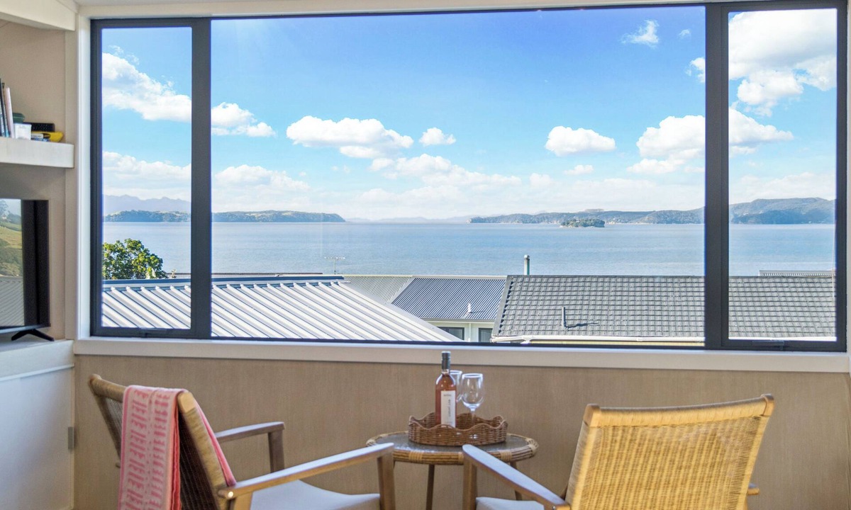 Algies Bay House | The Bay House - Matakana Holiday Home