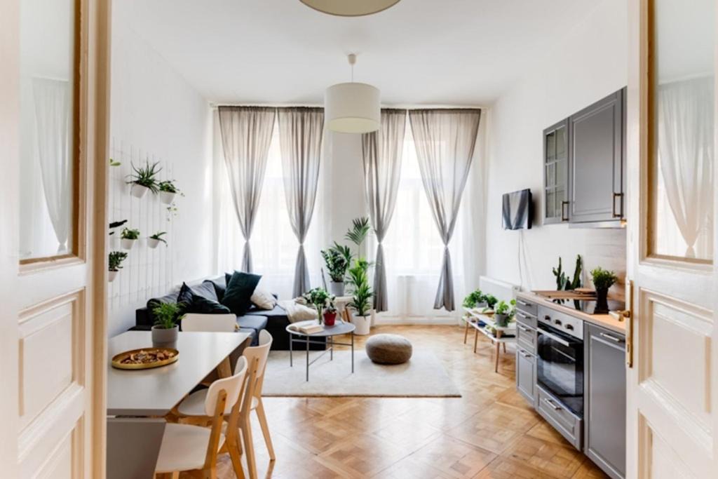 Lisbon Old Town House | Treeway Hotel
