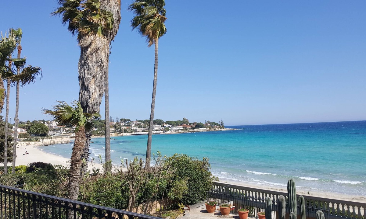 Fontane Bianche Villa | Villa Dream: direct access to the beach, 4 bedrooms & 3 bathrooms, max 10 people