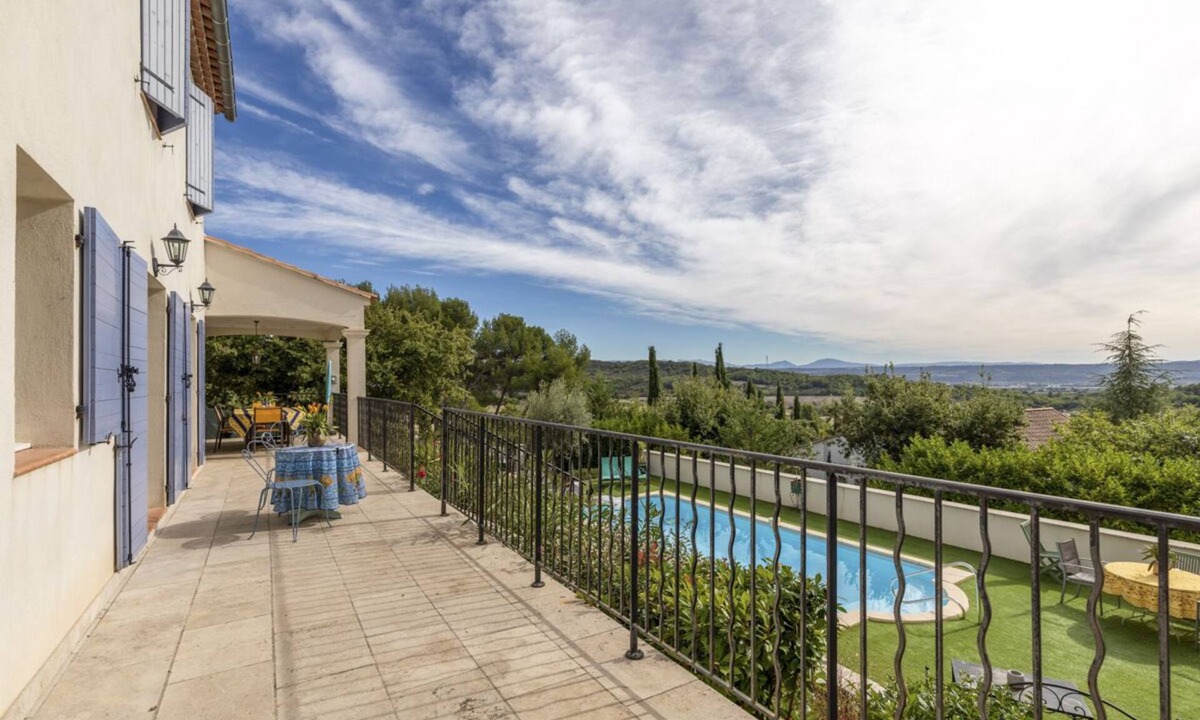 Pierrevert Villa | Villa L'Aube - Four Bedroom Villa, Sleeps 8