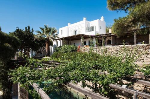 Drafaki Villa | Villa Oasis A magical Garden in Mykonos Town