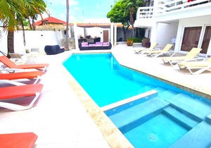 One Bedroom vacation apartment Aruba, pool, walking distance to Eagle Beach!