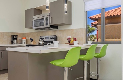 Gold Coast House | 2BR2BA Townhome with Pools & GYM @ Gold Coast