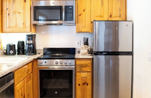 Tahoya Shores Hotel | 3 Units Studios | Lakeside Tahoe Lodge | Kitchen & Free Parking
