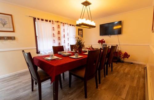 Tobyhanna Villa | 3500sqft Garden View Villa with Fire Pit near Tobyhanna Lake and Kalahari Resort