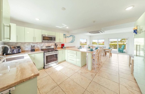 Arashi Villa | 6BR/6BA 4 Mins to Beach | Alegria Villa by Bocobay