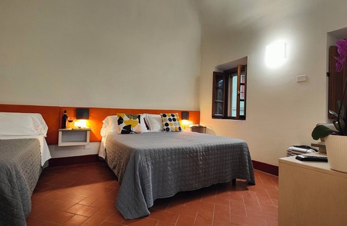 Volterra Hotel | A comfortable standard triple room just a stone's throw from the center of Volterra