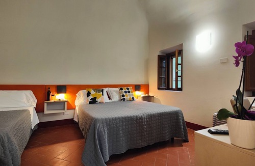 Volterra Hotel | A comfortable standard triple room just a stone's throw from the center of Volterra