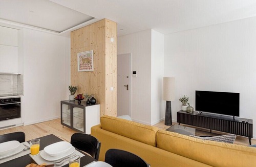 Sao Jorge de Arroios Apartment | AB10 Modern Lisbon with AC and Balcony