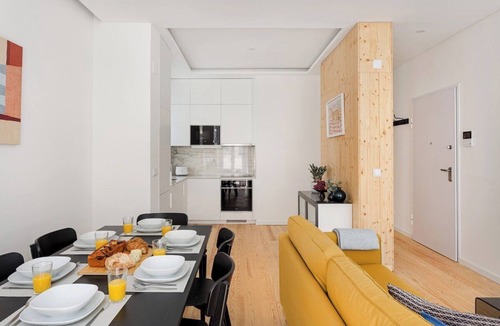 Sao Jorge de Arroios Apartment | AB10 Modern Lisbon with AC and Balcony