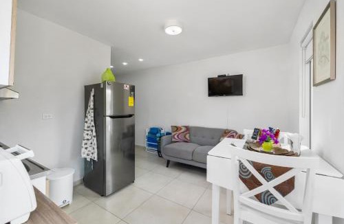 Opal Apartment | Adele's Apartment with Pool, 5 minutes walk to the beach