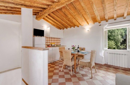 Ripa-Pozzi-Ponterosso Apartment | Appartamento Bellavista with Panoramic View over Versilia, Seravezza, Italy