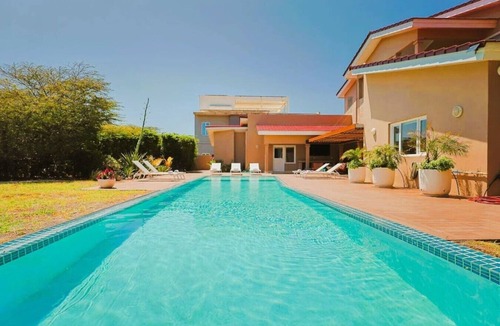 Malmok Villa | Beach Front 5BR Catalina Beach House by Bocobay