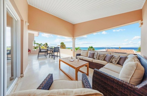 Malmok Villa | Beach Front 5BR Catalina Beach House by Bocobay