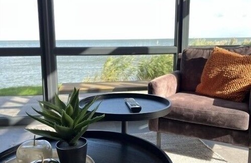 Enkhuizen House | Beachfront Chalet with Exceptional Sea Views and Modern Comforts in Enkhuizen