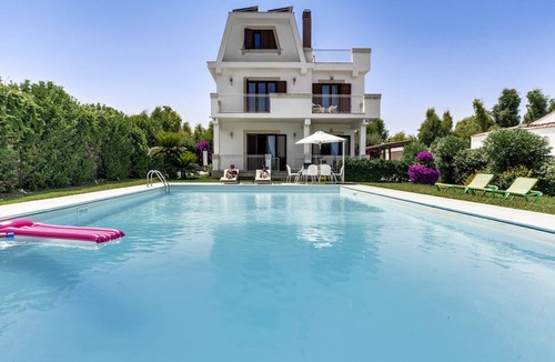 Carrozziere Villa | Beachfront Syracuse Villa | 5 Bedrooms | Villa Maddocazzo | Spectacular Sea View