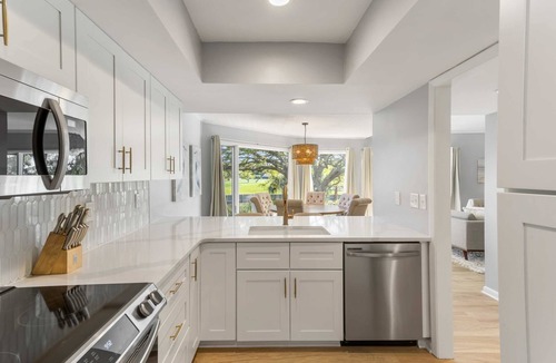 Spinnaker Beachhouses Villa | Beautiful 2BR/2BA Villa! Easy walk to Beach & Club! Amenity access included!
