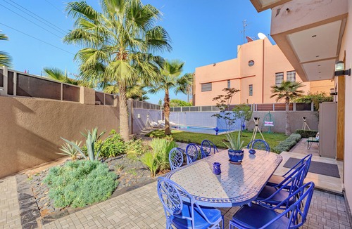 Menara Villa | Beautiful villa with swimming pool near the city center