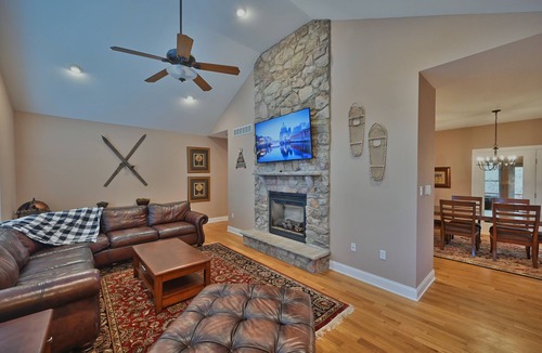 Lake Harmony House | Boulder Bliss - 4bd 3ba minutes from 2 state parks and 2 lakes in the Poconos
