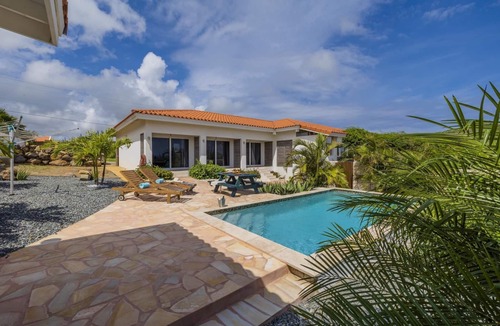 Santa Cruz Apartment | Breezy & Cozy Retreat ~ Arikok National Park ~Pool