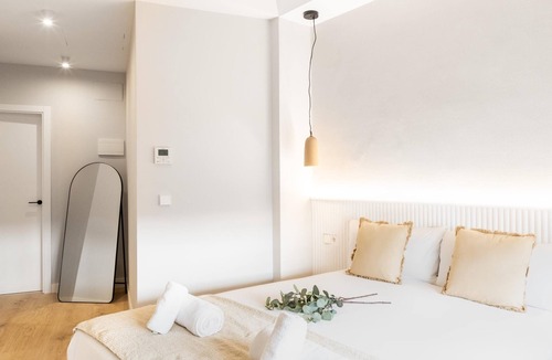 Lista Hotel | Calma Rooms by Charming IV