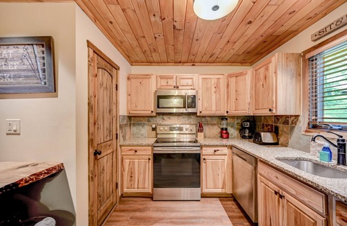 Village at Camelback House | Camelback,Aquatopia/Camelbeach Waterparks,Pool,Tennis,Jacuzzi,Paintball,Zip-line